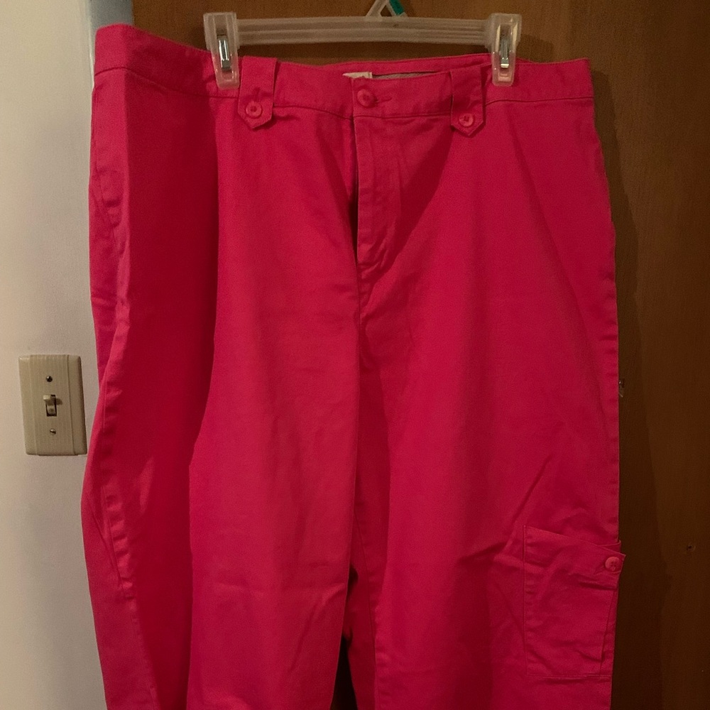 Hot pink & comfortable Cold Water Creek capris 20W